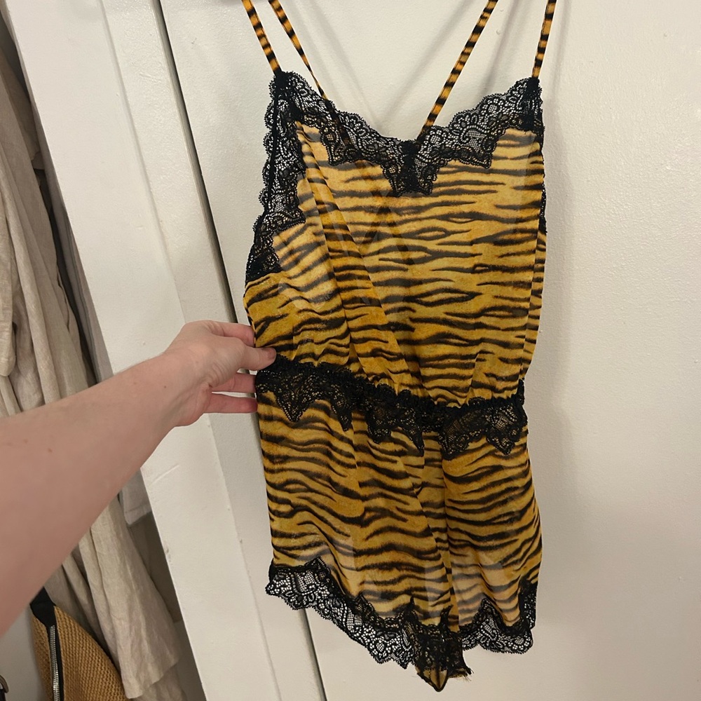 Savage x Fenty Tiger Print Lace Trim Sleepwear